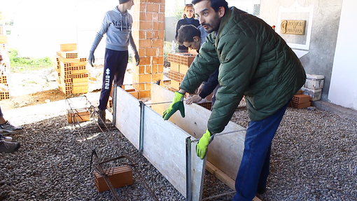 Lezioni all'aperto per imparare il mestiere: una mattinata insieme agli studenti del Geometri di Cuneo (Guarda il video) Lezioni all'aperto per imparare il mestiere: una mattinata insieme agli studenti del Geometri di Cuneo (Guarda il video)