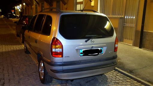 La Opel Zafira utilizzata dai due passeur romeni