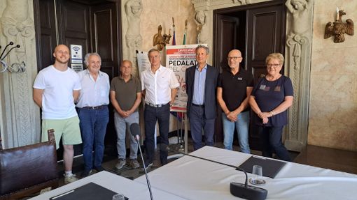 La presentazione: al centro Francesco Villois, presidente dell’associazione Amici dell’Ospedale di Savigliano e il sindaco Antonello Portera La presentazione: al centro Francesco Villois, presidente dell’associazione Amici dell’Ospedale di Savigliano e il sindaco Antonello Portera