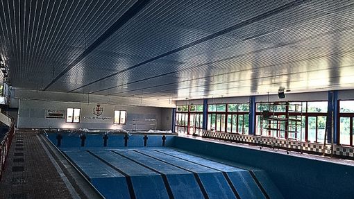 L'interno della piscina comunale