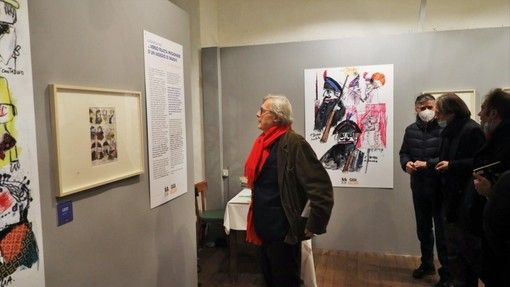 Il critico d'arte e Onorevole Vittorio Sgarbi in visita alla mostra Il critico d'arte e Onorevole Vittorio Sgarbi in visita alla mostra