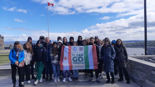 Studenti e docenti degli istituti Grandis e De Amicis di Cuneo in Canada per uno scambio sul turismo sostenibile Studenti e docenti degli istituti Grandis e De Amicis di Cuneo in Canada per uno scambio sul turismo sostenibile