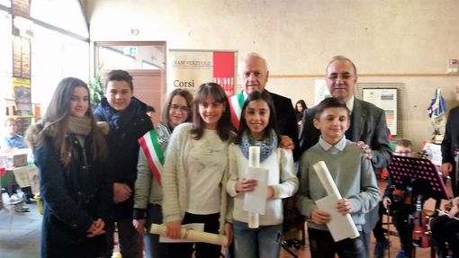 La consegna della borse di studio La consegna della borse di studio