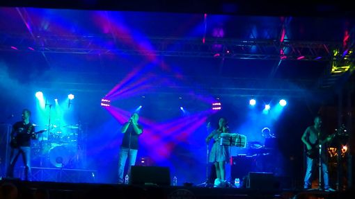 Cervasca, tutti pronti a cantare le canzoni dei Nomadi con i Controvento