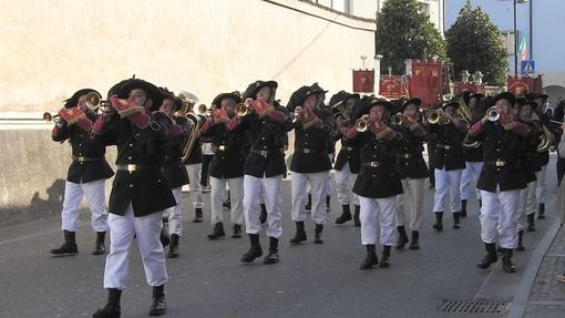 Bersaglieri e fanfara sempre di corsa a Genola per il raduno di domenica 8 ottobre (FOTO) Bersaglieri e fanfara sempre di corsa a Genola per il raduno di domenica 8 ottobre (FOTO)