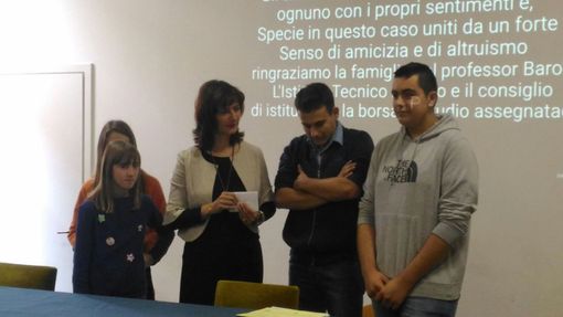 Calore umano e amicizia: alla 2^ C dell'Agrario di Cuneo la borsa di studio in memoria del prof. Pier Carlo Barolo