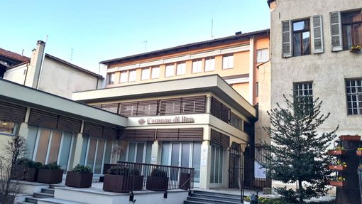 La palazzina che ospita gli uffici comunali braidesi
