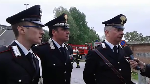 I due carabinieri con, al centro, il comandante Rocco Italiano I due carabinieri con, al centro, il comandante Rocco Italiano