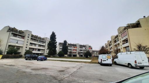 Gli edifici oggetto di intervento all'angolo fra via Arno e via Piave a Borgo San Dalmazzo