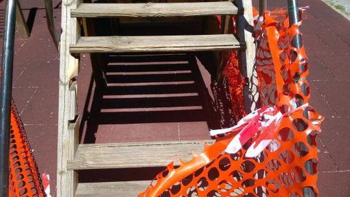 Un tour ai Giardini Fresia di Cuneo tra buche, giochi rotti e bivacchi