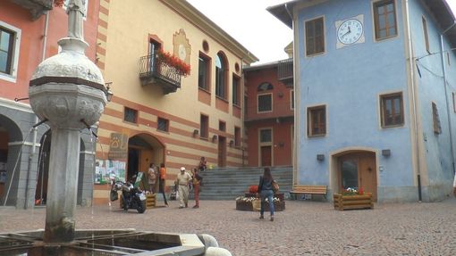 Il municipio di Entracque Il municipio di Entracque