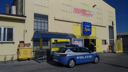 Furto all'Eurospin di Cuneo nella notte, portata via una cassaforte