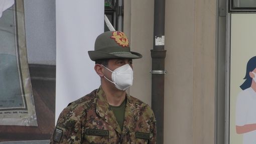 Il generale Figliuolo in visita all'hub vaccinale della caserma Vian di Cuneo Il generale Figliuolo in visita all'hub vaccinale della caserma Vian di Cuneo