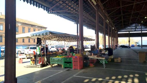 Prevista per questa settimana la parziale riapertura del mercato ambulante albese dopo il fermo per l'emergenza sanitaria