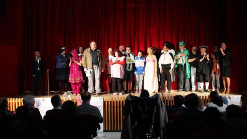 La compagnia teatrale Tuttinsieme, attivo da anni in seno all'associazione Diapsi di Alba La compagnia teatrale Tuttinsieme, attivo da anni in seno all'associazione Diapsi di Alba