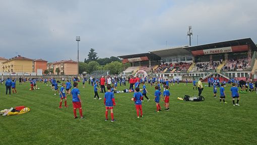 I ragazzi del Cuneo Oltrestura alla festa del calcio giovanile