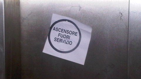 Stazione ferroviaria di Cuneo: la costante sono gli ascensori “fuori servizio” Stazione ferroviaria di Cuneo: la costante sono gli ascensori “fuori servizio”