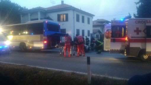Moto contro bus a Verzuolo, nessun ferito grave Moto contro bus a Verzuolo, nessun ferito grave