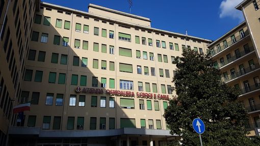 "Grazie a medici e infermieri del reparto di Neurologia del Santa Croce, mi rendono più 'leggera' la battaglia" "Grazie a medici e infermieri del reparto di Neurologia del Santa Croce, mi rendono più 'leggera' la battaglia"