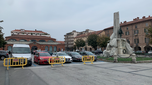 Tornati i parcheggi blu in piazza del Popolo a Savigliano