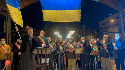 Mille persone unite per la pace a Mondovì [FOTO E VIDEO]