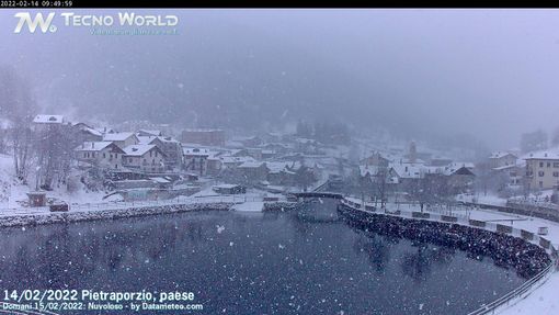 Finalmente la neve in Granda. Ma già da domani tornerà a splendere il sole [FOTO]