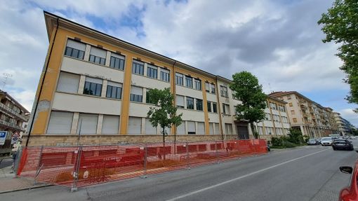 A Cuneo, partiti i lavori per il "cappotto termico" alla scuola primaria di corso Ferraris A Cuneo, partiti i lavori per il "cappotto termico" alla scuola primaria di corso Ferraris