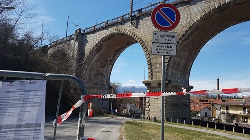 Calcinacci dal viadotto Soleri, riaperta la strada dopo due settimane di chiusura