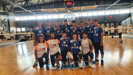 La squadra di volley del liceo di Cuneo ha rappresentato il Piemonte ai Nazionali studenteschi La squadra di volley del liceo di Cuneo ha rappresentato il Piemonte ai Nazionali studenteschi