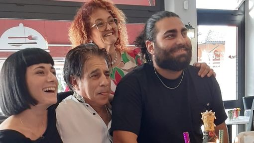 Massimiliano Manco con la famiglia in un momento felice