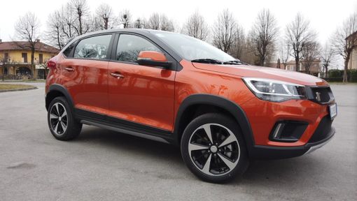 TerzoGarage: nella sesta puntata protagonista è la DR3 da Auto Fossano, un suv compatto low cost ma con stile TerzoGarage: nella sesta puntata protagonista è la DR3 da Auto Fossano, un suv compatto low cost ma con stile