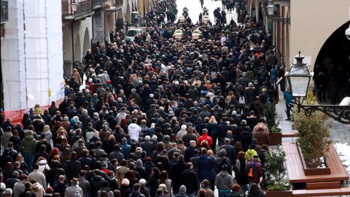 In migliaia a Cuneo per accompagnare Giampi, Tony, Paolo e Mammo nel loro ultimo viaggio