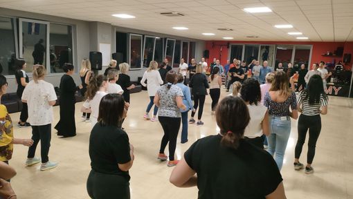 Iscriviti al nuovo corso di salsa e bachata in partenza giovedì 17 ottobre Iscriviti al nuovo corso di salsa e bachata in partenza giovedì 17 ottobre