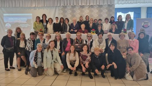 Il nuovo direttivo di Donne per la Granda e la socia Stefania Belmondo con Bebe Vio a Milano per il battesimo delle torce olimpiche