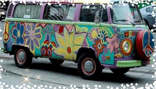 Super Aperitivo in tema “flower power” con birra e salsiccia al Karma di Limone Piemonte Super Aperitivo in tema “flower power” con birra e salsiccia al Karma di Limone Piemonte