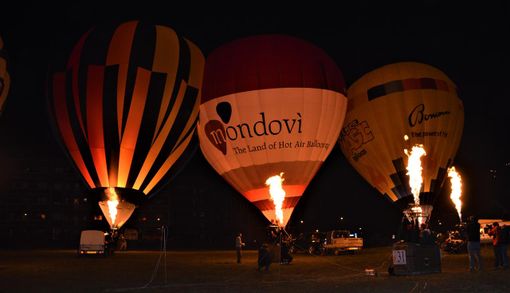 Il night glow della mongolfiere