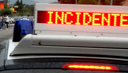 Trentaquattrenne di Torre Bormida, padre di tre bambini, muore travolto da un furgone nell’Astigiano Trentaquattrenne di Torre Bormida, padre di tre bambini, muore travolto da un furgone nell’Astigiano