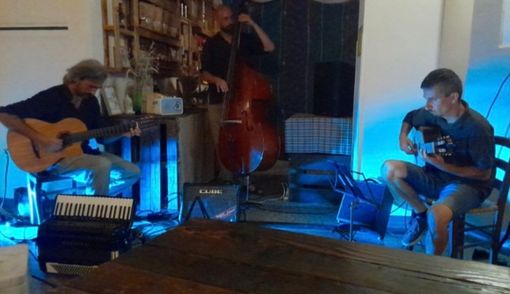 Il trio “meTAtaNGO” a Dronero per un suggestivo “Concerto in cortile”