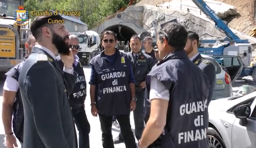 Il blitz della Guardia di Finanza al cantiere del tunnel di Tenda nel maggio 2017 Il blitz della Guardia di Finanza al cantiere del tunnel di Tenda nel maggio 2017