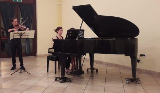 Gli studenti del liceo "Bianchi Virginio" di Cuneo in concerto per la rassegna "Grandae Musica a Villa" Gli studenti del liceo "Bianchi Virginio" di Cuneo in concerto per la rassegna "Grandae Musica a Villa"