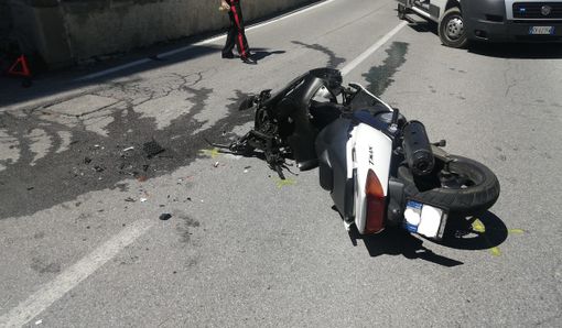 Ormea, scontro tra auto e scooter sulla strada del mare: ferita una 44enne di Bernezzo Ormea, scontro tra auto e scooter sulla strada del mare: ferita una 44enne di Bernezzo