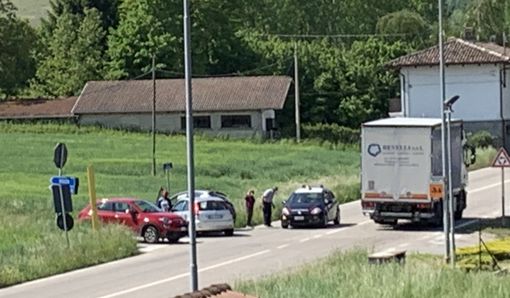 Vezza d’Alba, scontro tra due auto lungo la Strada Regionale 29