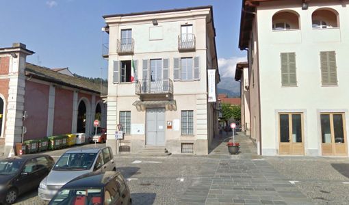 Lo stabile che ospita la biblioteca comunale