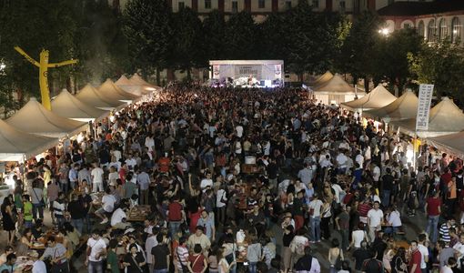 Un fine settimana fitto di eventi, con birra, musica occitana, manifestazioni curiose e sullo sfondo il big match Italia-Germania di calcio