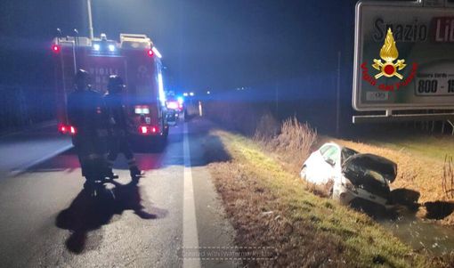Auto fuori strada a Torre San Giorgio: una ragazza in codice giallo