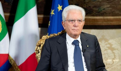 La rielezione di Mattarella manda in pezzi le coalizioni di centrodestra e centrosinistra La rielezione di Mattarella manda in pezzi le coalizioni di centrodestra e centrosinistra