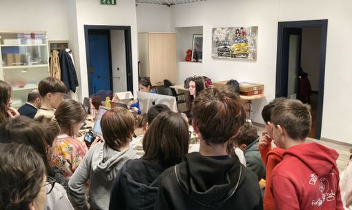 Giovani cronisti in redazione: gli studenti dell’Eco della Consulta in visita a Targatocn