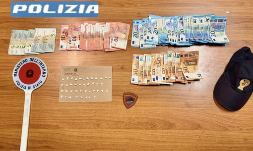 Cuneo, arrestato in via Carlo Boggio mentre cerca di disfarsi di 41 confezioni di cocaina: processato per direttissima