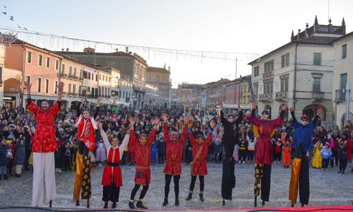 L'esibizione al Carnevale di Venezia L'esibizione al Carnevale di Venezia