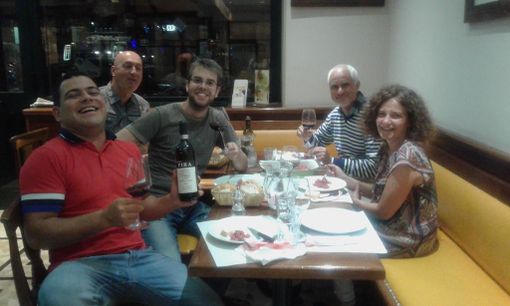 Marco Deangelis con un gruppo di amici. Foto da il suo profilo Fb Marco Deangelis con un gruppo di amici. Foto da il suo profilo Fb